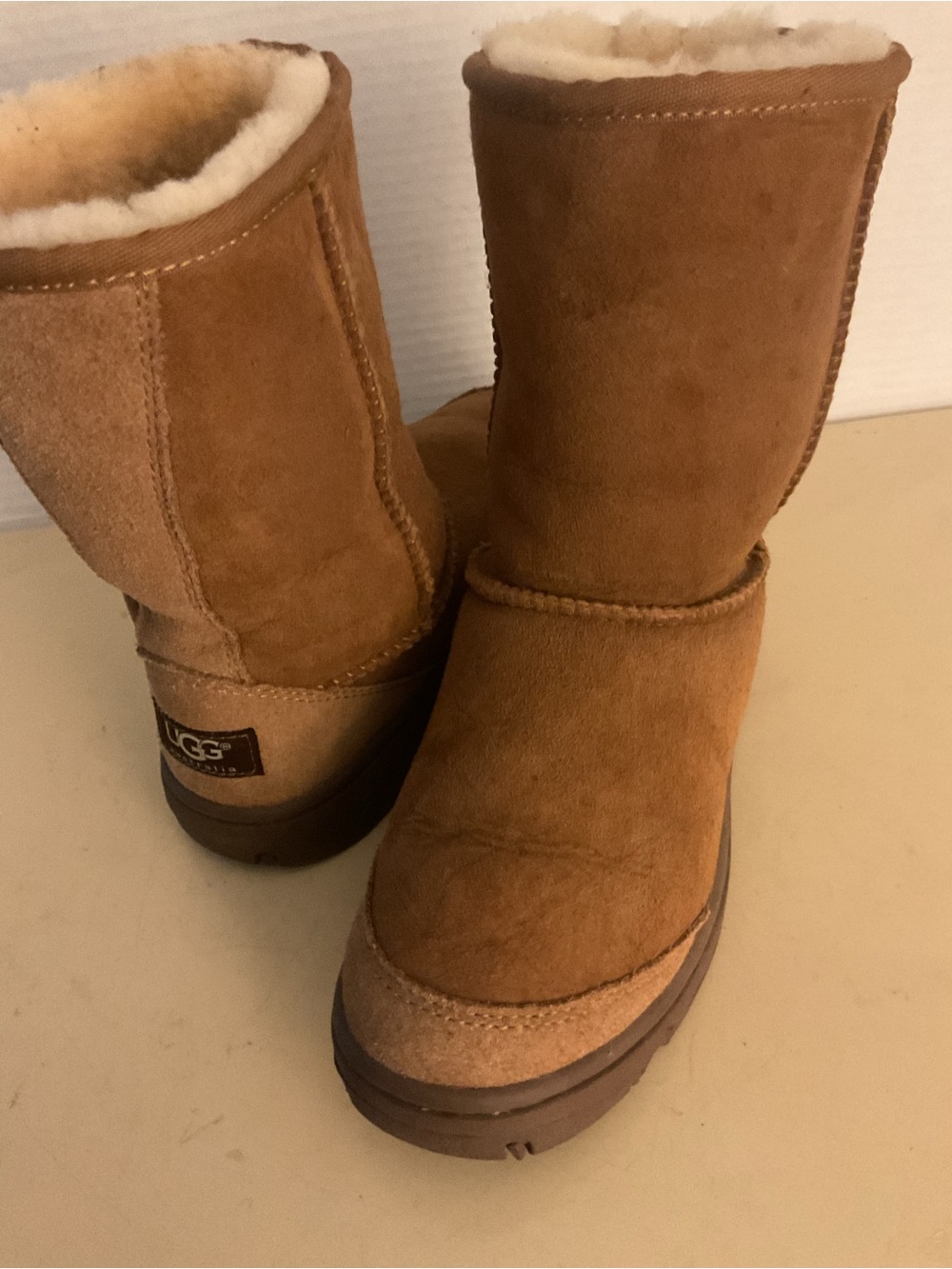 UGG women chestnut suede sheepskin short classic boots US 5